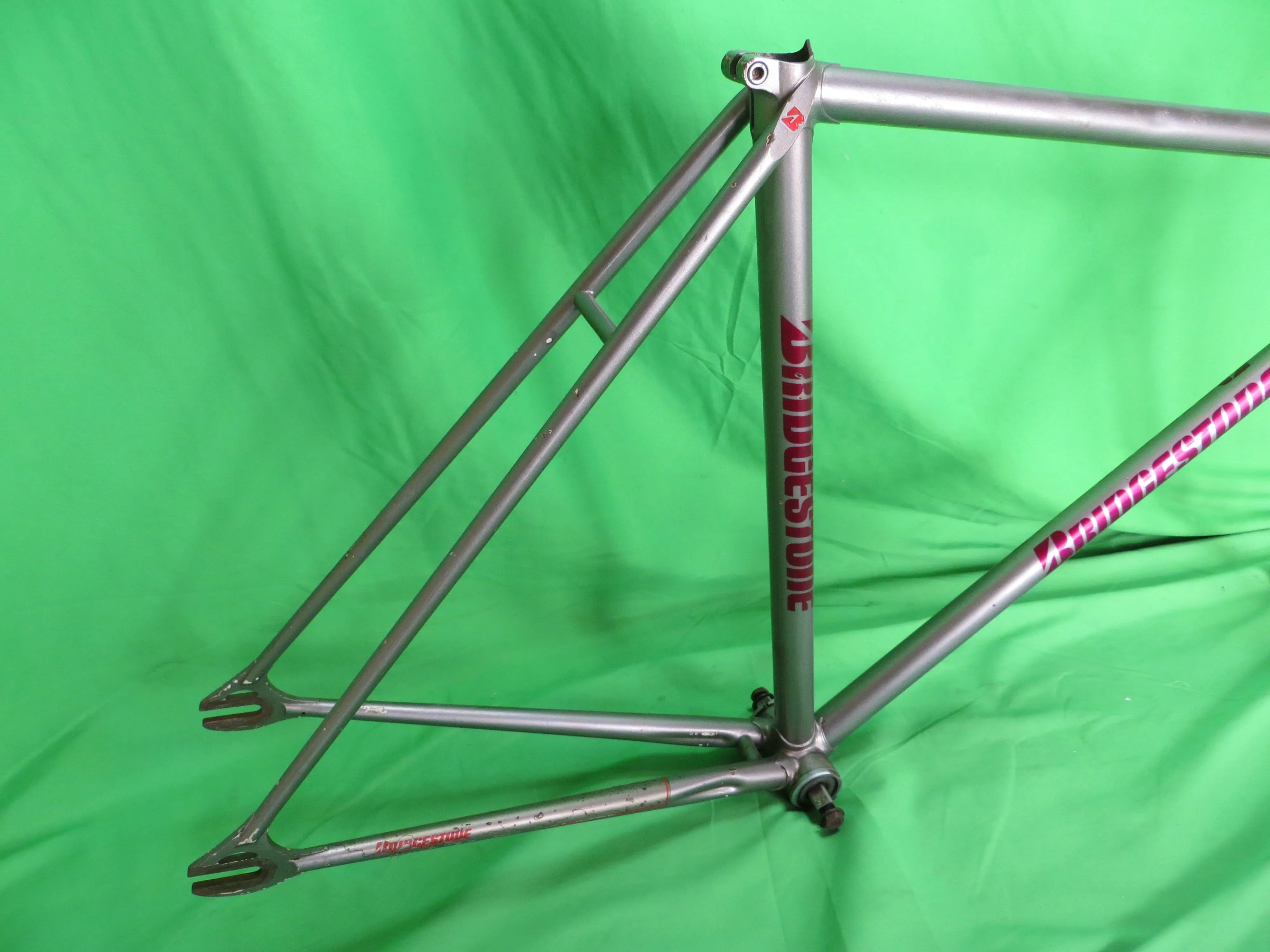 BRIDGESTONE // Gray Metallic // 50cm