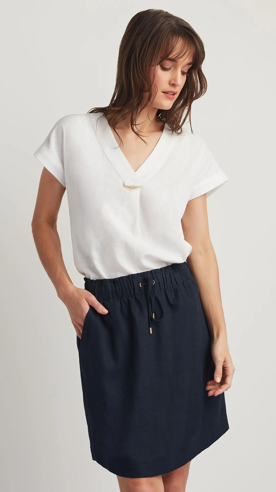 LINEN BLEND V-NECK TOP